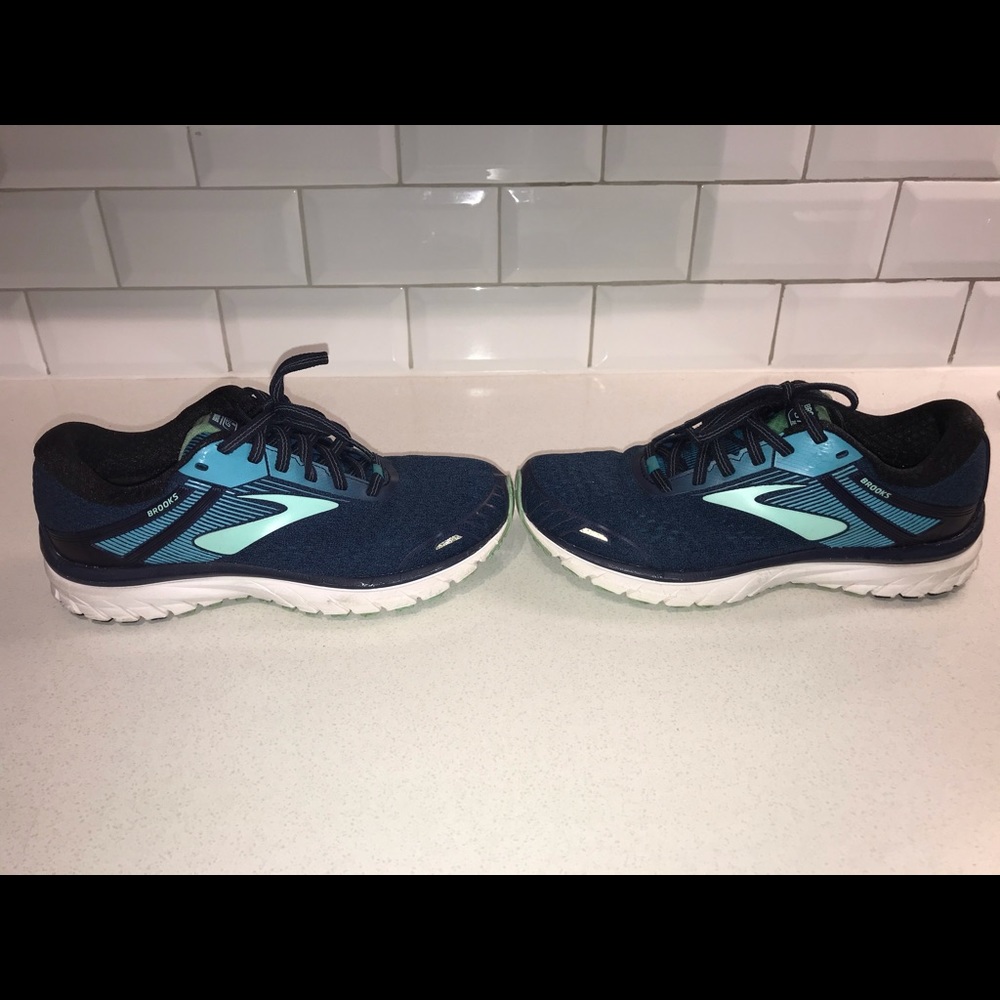 Brooks Adrenaline GTS 18 running shoes. Size 6.5